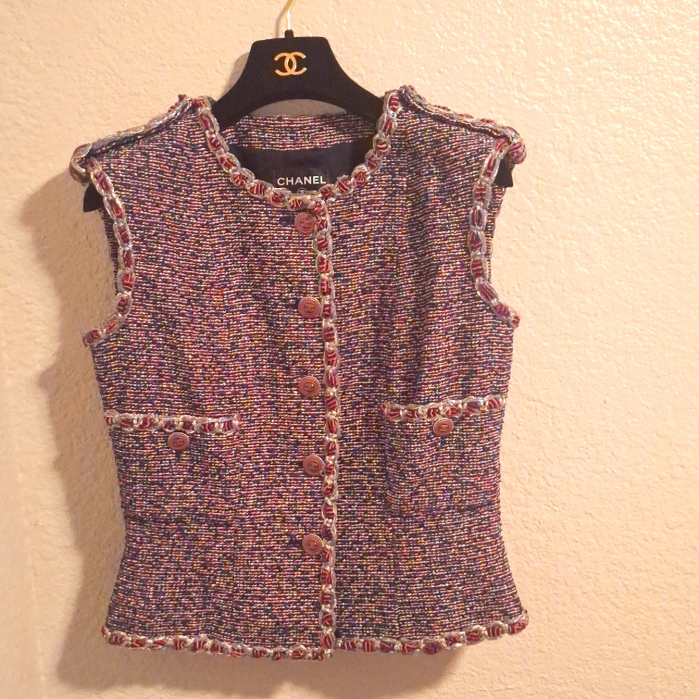 Chanel, vest ,size 40, button up
